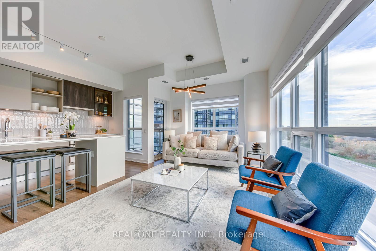 526 - 405 DUNDAS STREET W, Oakville, Ontario