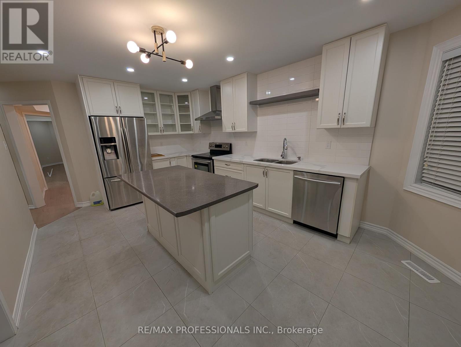 131 Rainforest Drive, Brampton, Ontario L6R 1A3 - Photo 11 - W12601348