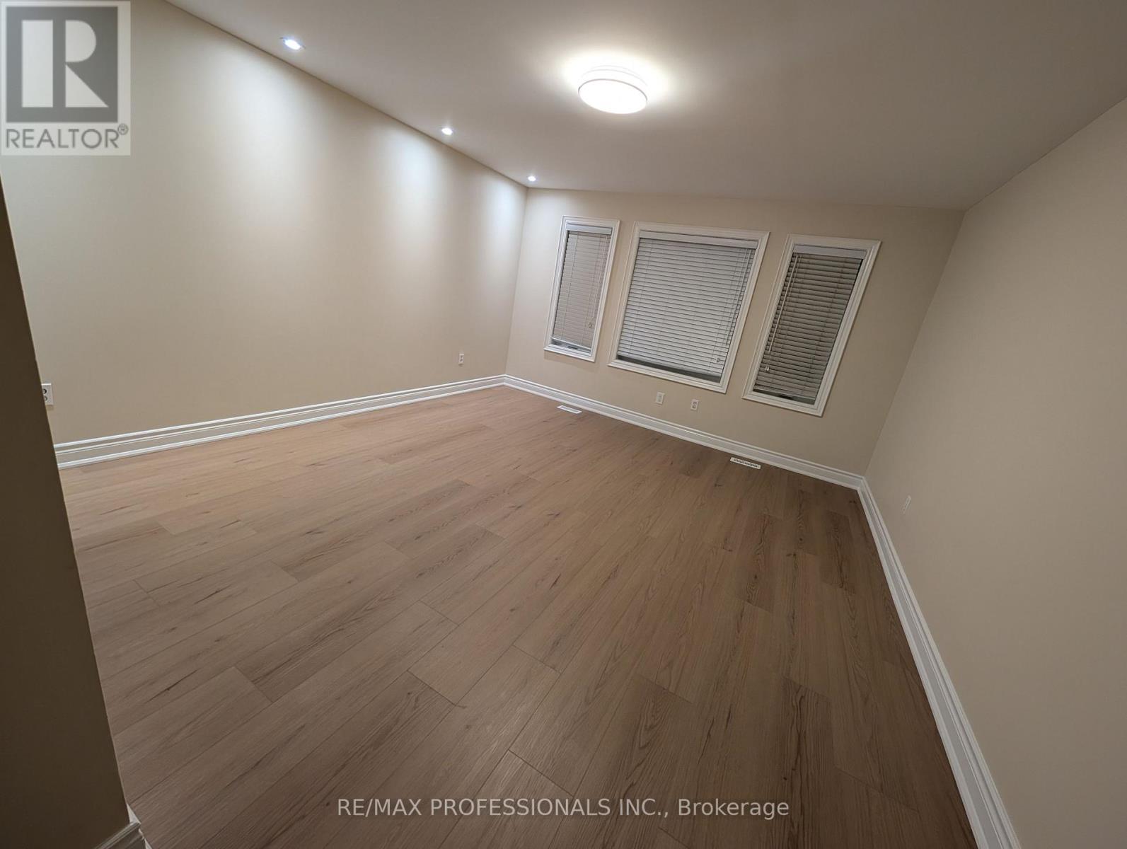 131 Rainforest Drive, Brampton, Ontario L6R 1A3 - Photo 14 - W12601348