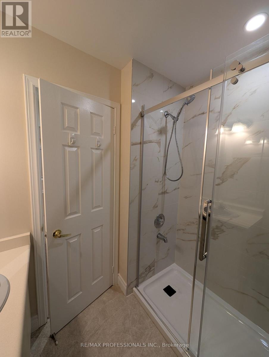 131 Rainforest Drive, Brampton, Ontario L6R 1A3 - Photo 15 - W12601348