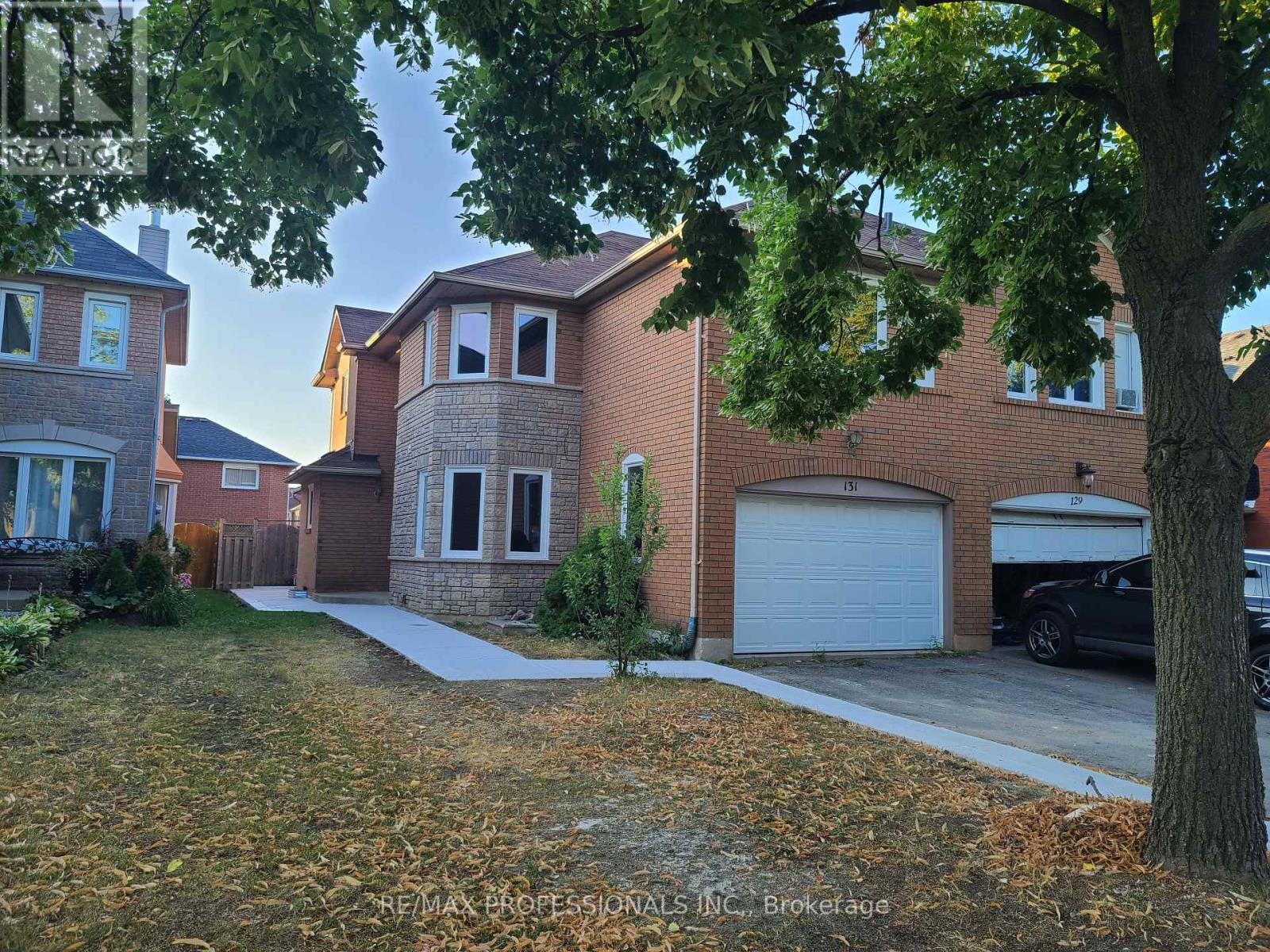 131 Rainforest Drive, Brampton, Ontario L6R 1A3 - Photo 2 - W12601348