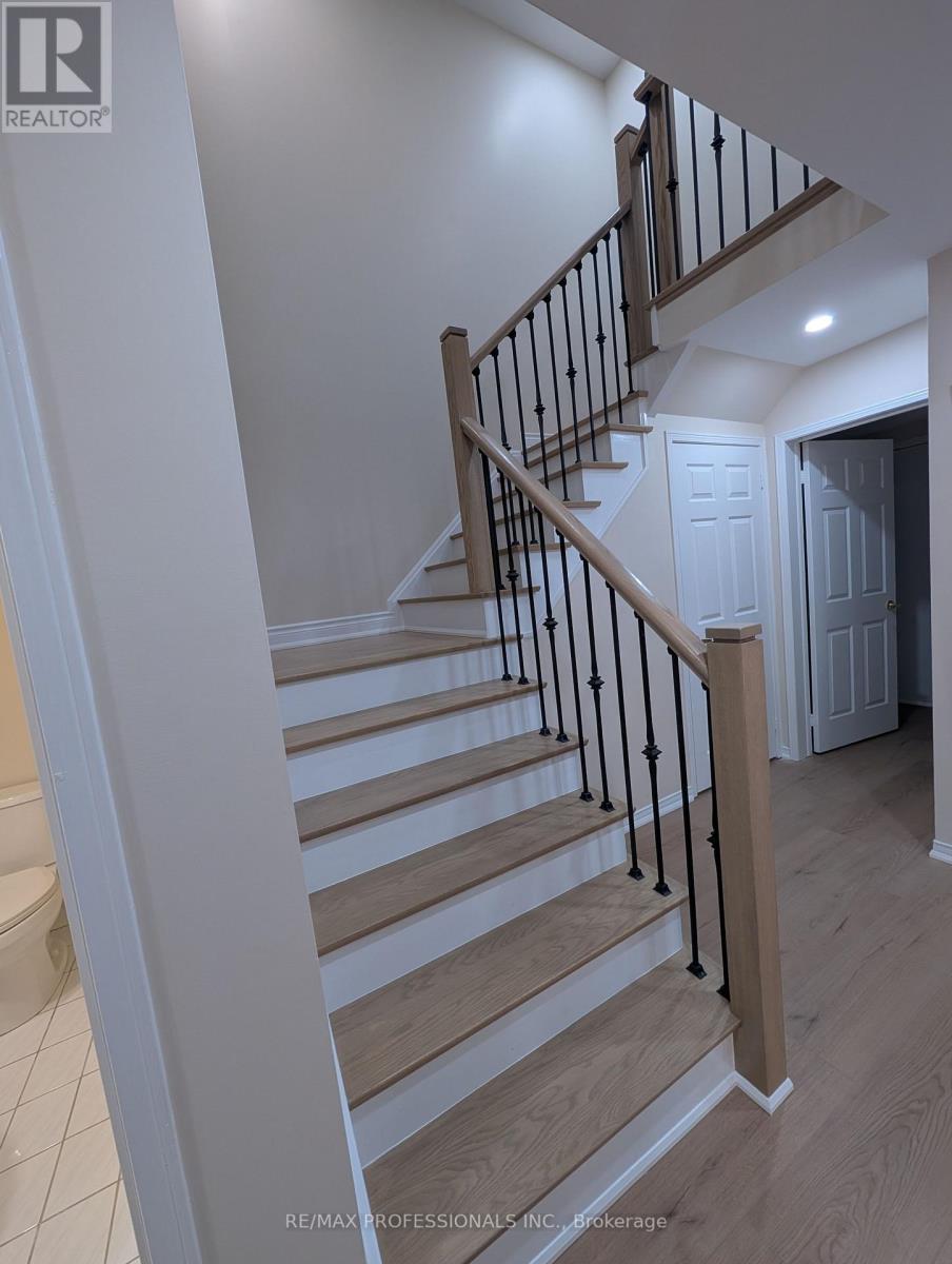 131 Rainforest Drive, Brampton, Ontario L6R 1A3 - Photo 5 - W12601348