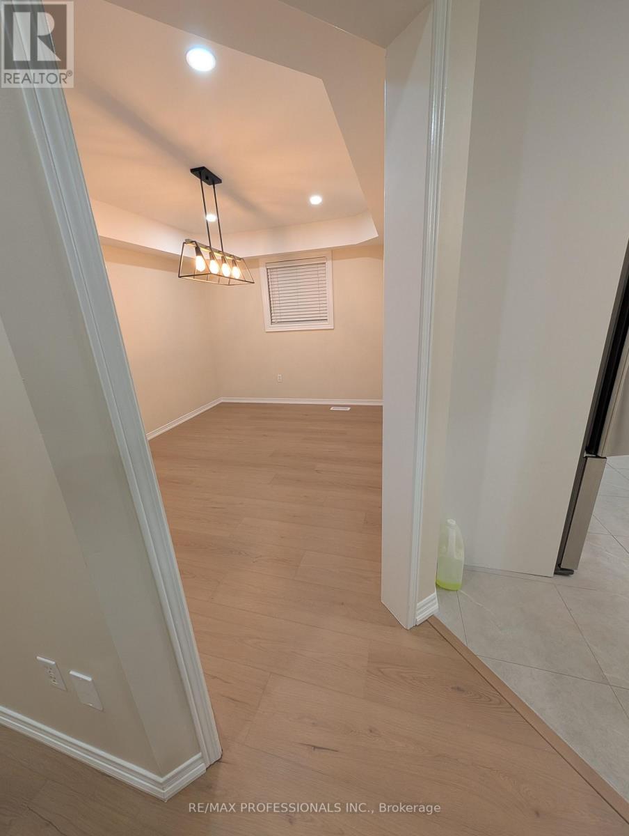 131 Rainforest Drive, Brampton, Ontario L6R 1A3 - Photo 6 - W12601348