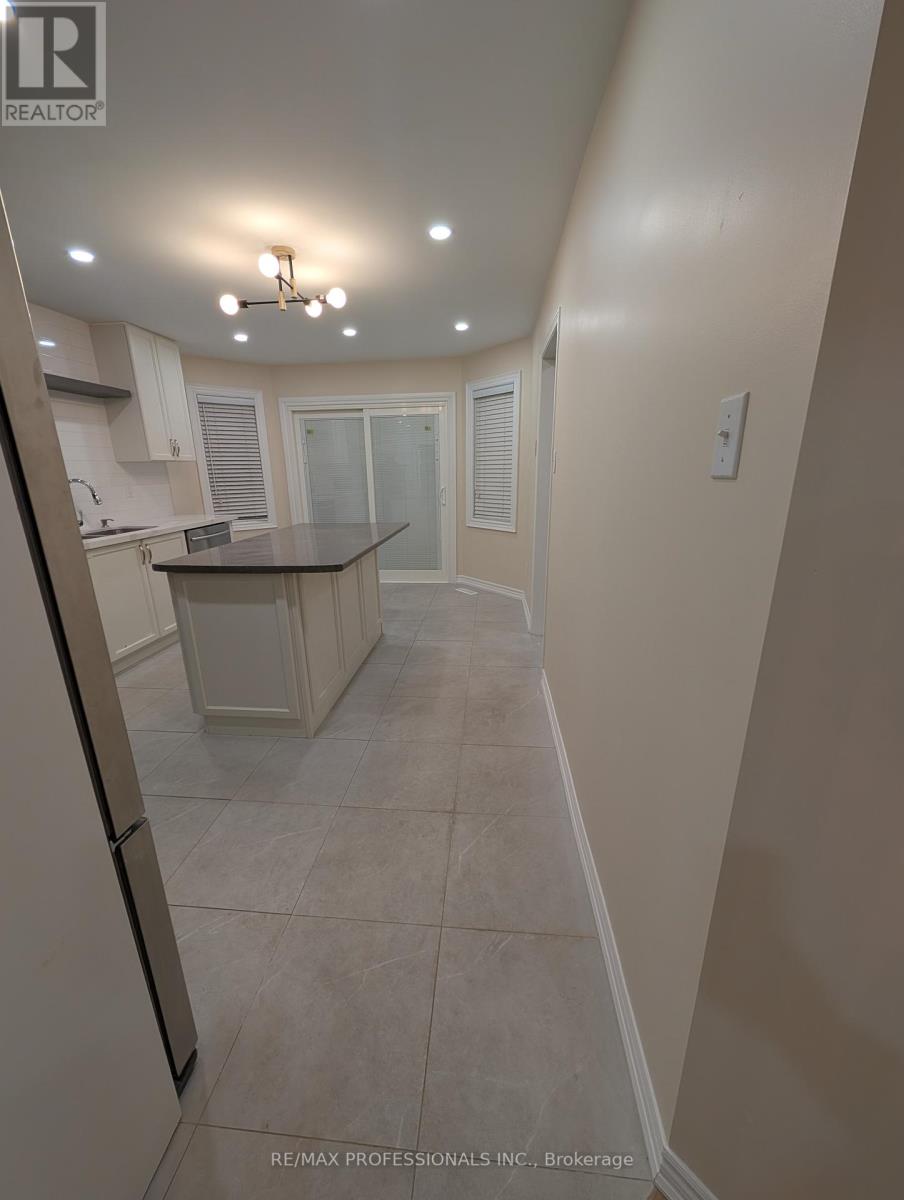 131 Rainforest Drive, Brampton, Ontario L6R 1A3 - Photo 7 - W12601348