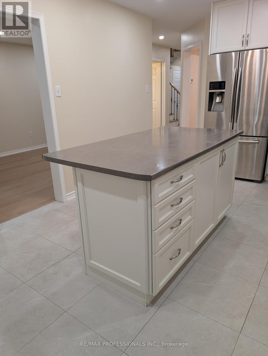 131 Rainforest Drive, Brampton, Ontario L6R 1A3 - Photo 9 - W12601348