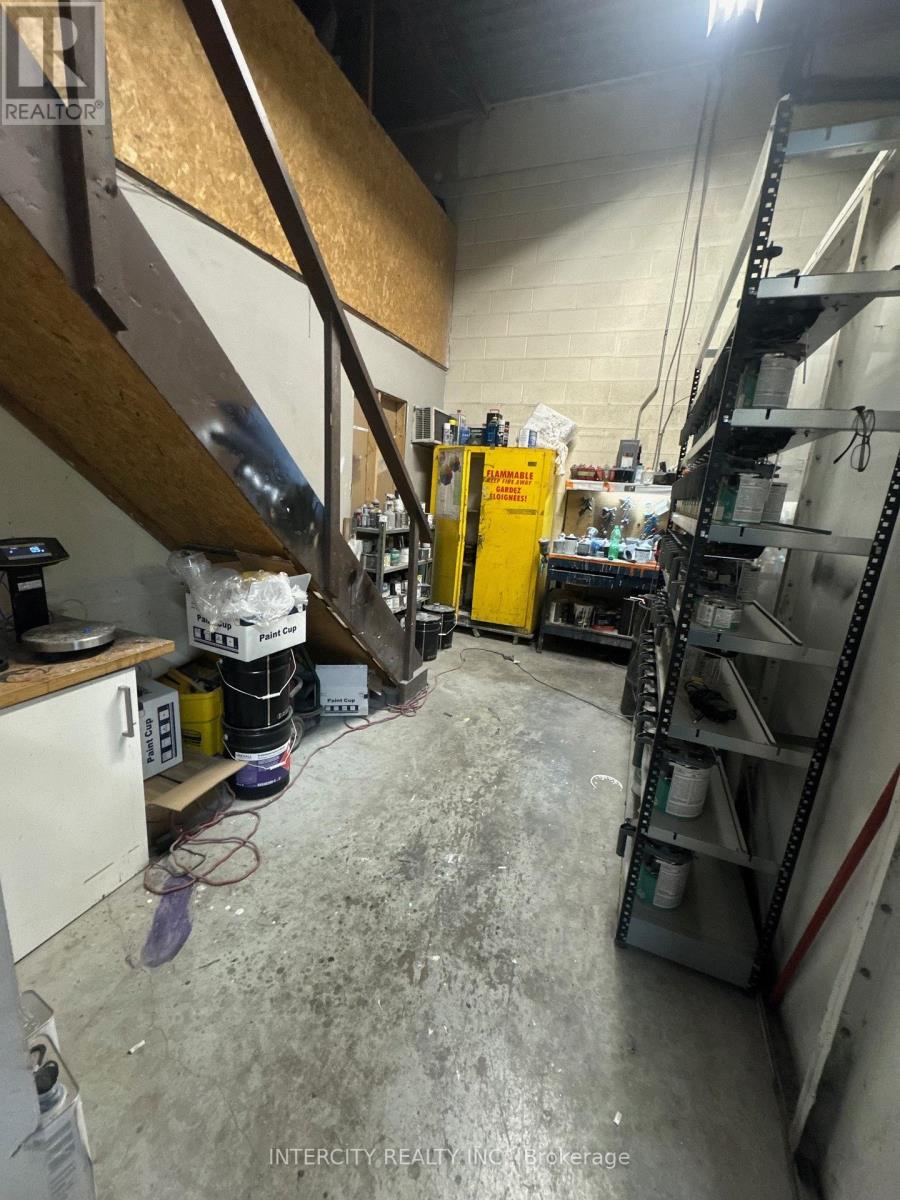 167 Limestone Crescent, Toronto, Ontario  M3J 2S4 - Photo 13 - W12601352