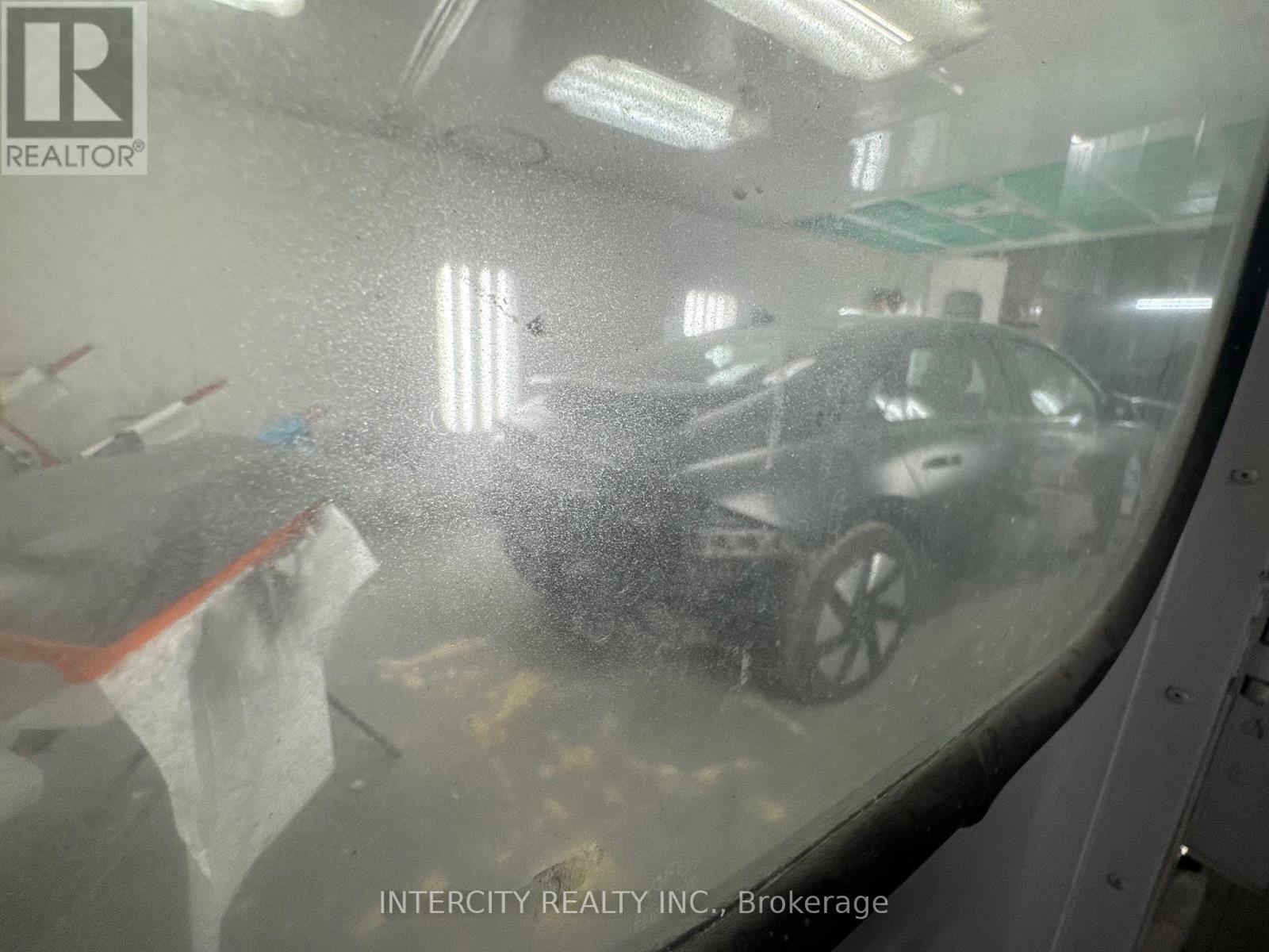 167 Limestone Crescent, Toronto, Ontario  M3J 2S4 - Photo 4 - W12601352