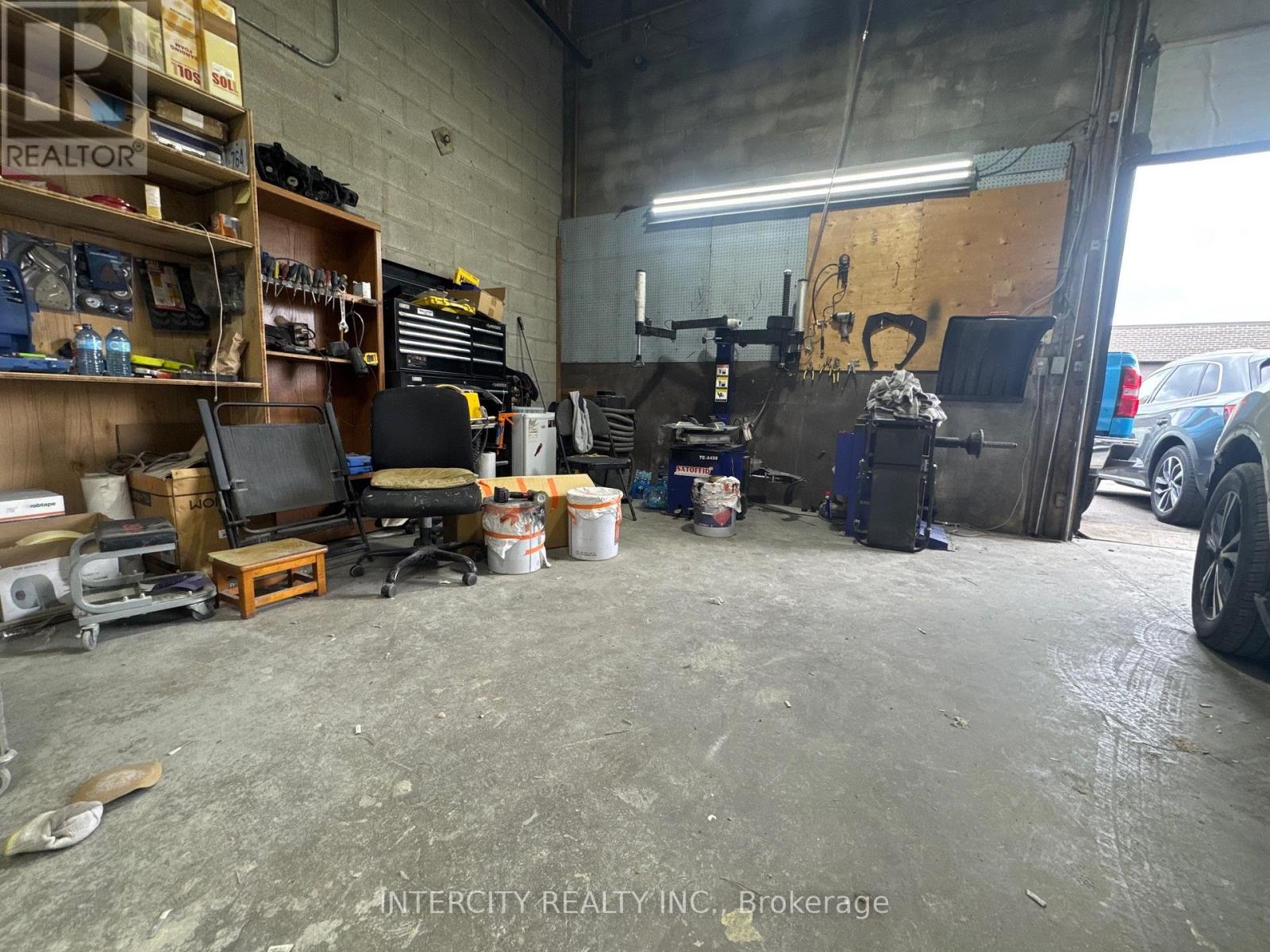 167 Limestone Crescent, Toronto, Ontario  M3J 2S4 - Photo 7 - W12601352