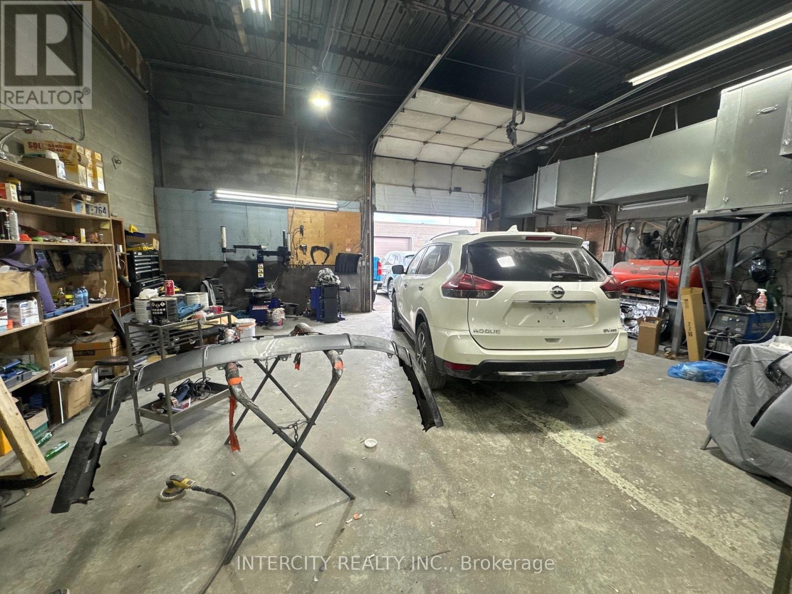 167 Limestone Crescent, Toronto, Ontario  M3J 2S4 - Photo 8 - W12601352