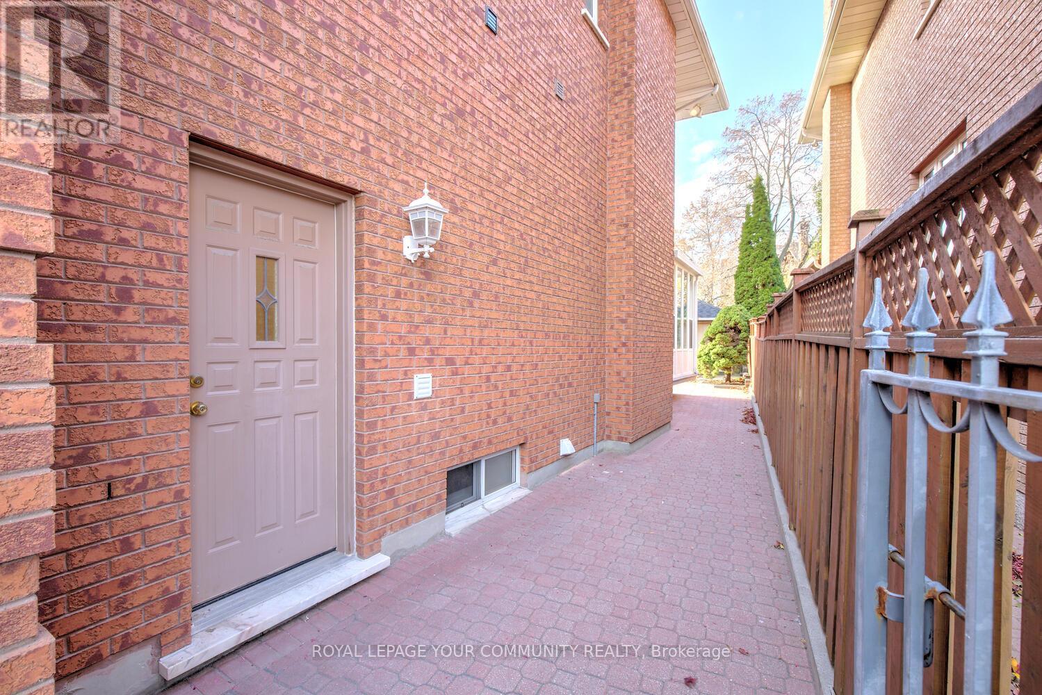 4128 Tapestry Trail, Mississauga, Ontario L4W 4B7 - Photo 46 - W12601374