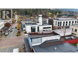 302 Mackenzie Avenue Revelstoke-56;, Revelstoke, Ca