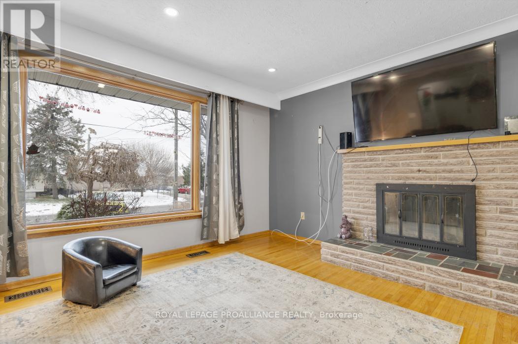 14 Harris Crescent, Belleville, Ontario  K8P 2M6 - Photo 10 - X12601378