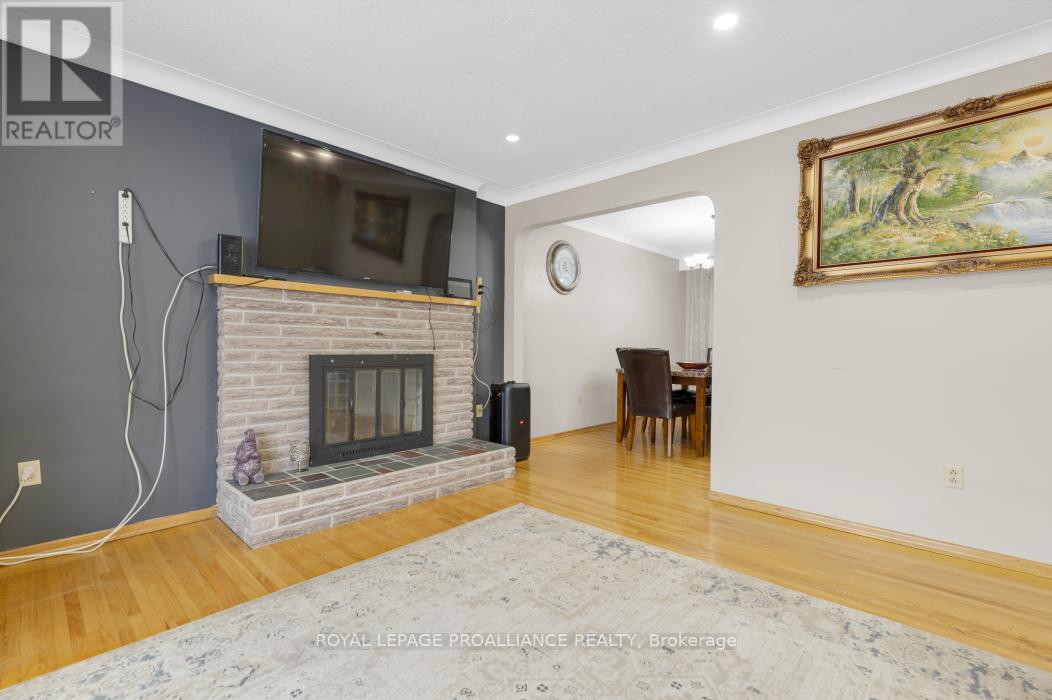 14 Harris Crescent, Belleville, Ontario  K8P 2M6 - Photo 12 - X12601378