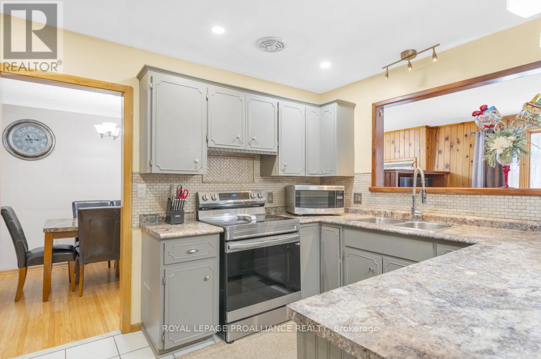 14 Harris Crescent, Belleville, Ontario  K8P 2M6 - Photo 15 - X12601378