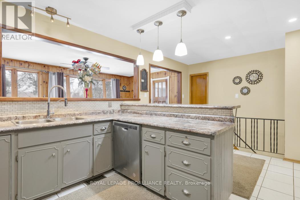 14 Harris Crescent, Belleville, Ontario  K8P 2M6 - Photo 17 - X12601378