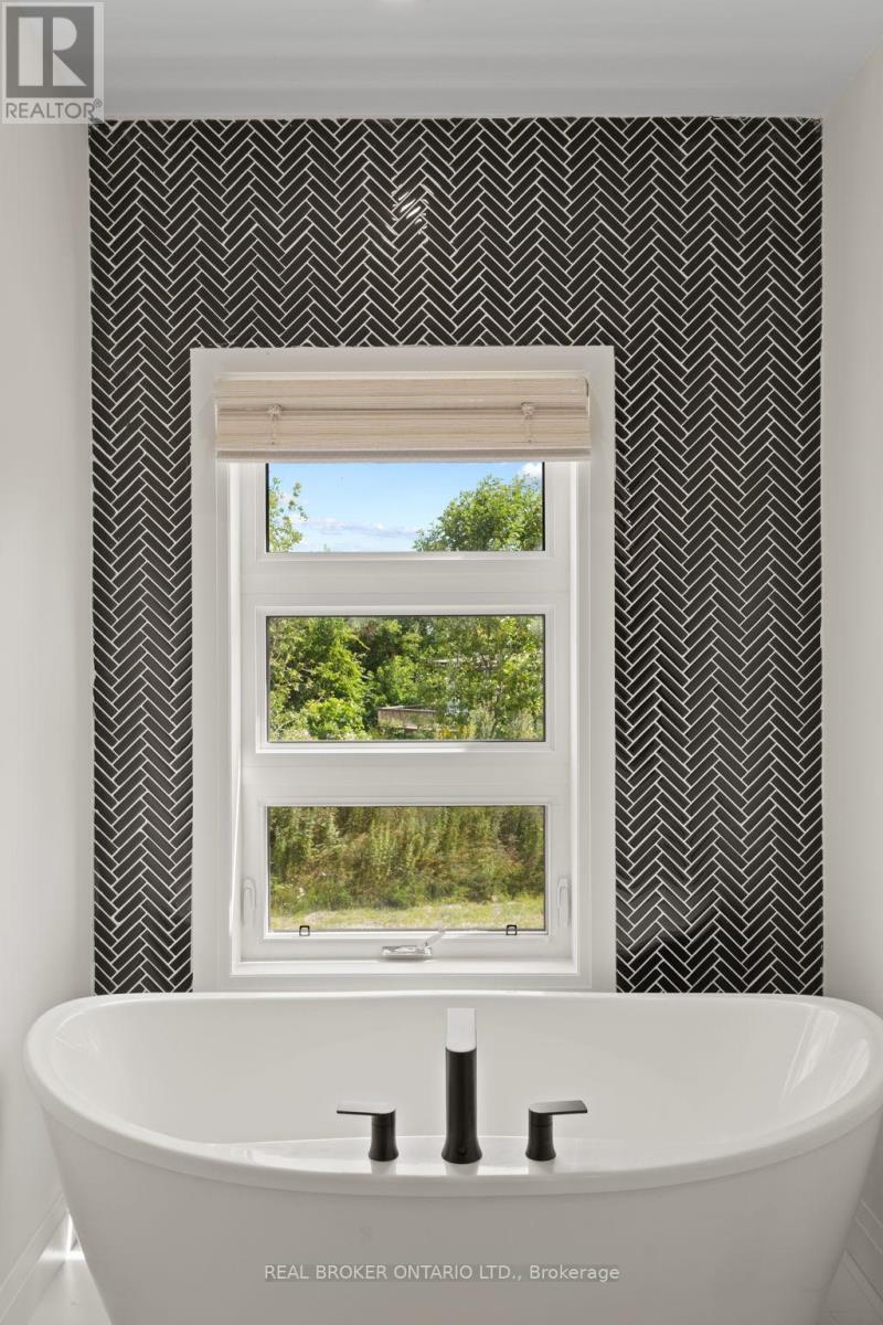 31 Hemlock Avenue, Tay, Ontario L0K 2C0 - Photo 32 - S12572410