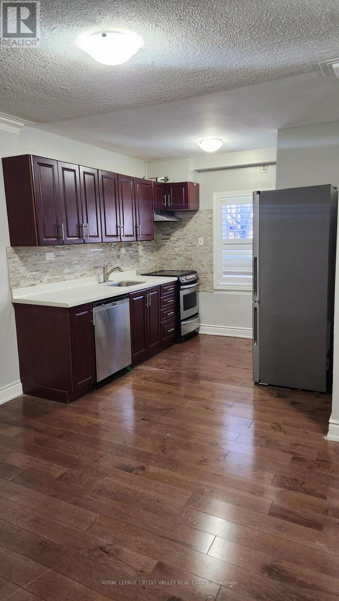 Upper Unit - 1017 Weston Road, Toronto, Ontario M6N 3R9 - Photo 11 - W12565612