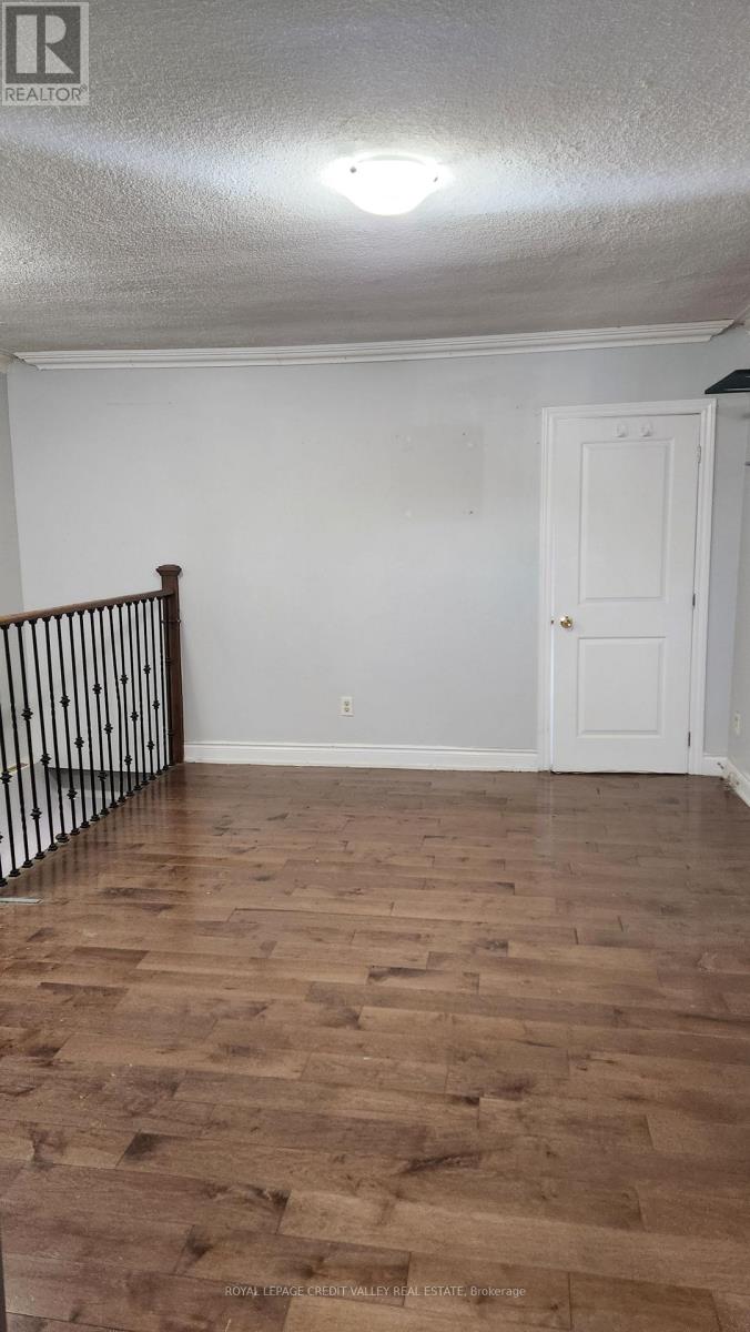 Upper Unit - 1017 Weston Road, Toronto, Ontario M6N 3R9 - Photo 4 - W12565612