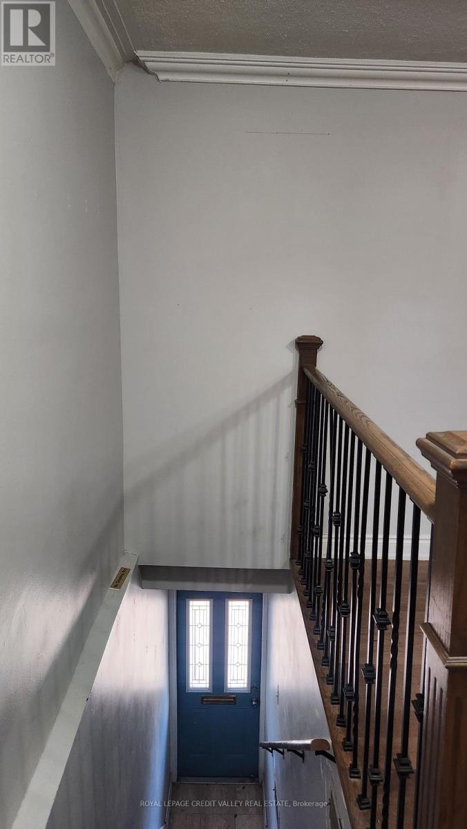 Upper Unit - 1017 Weston Road, Toronto, Ontario M6N 3R9 - Photo 8 - W12565612