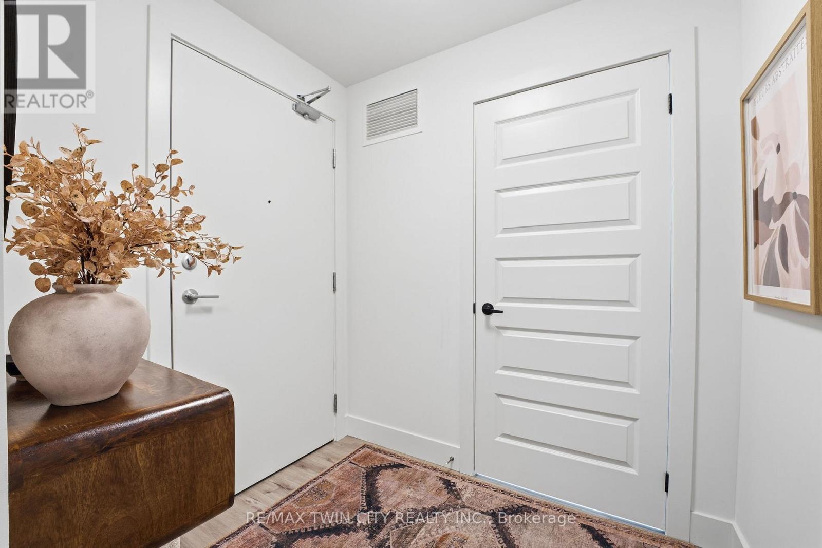 516 - 107 Roger Street, Waterloo, Ontario N2J 0G3 - Photo 6 - X12594088