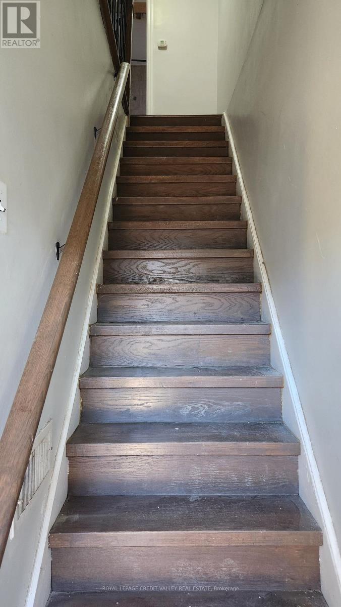 Upper Unit - 1017 Weston Road, Toronto, Ontario M6N 3R9 - Photo 2 - W12565612