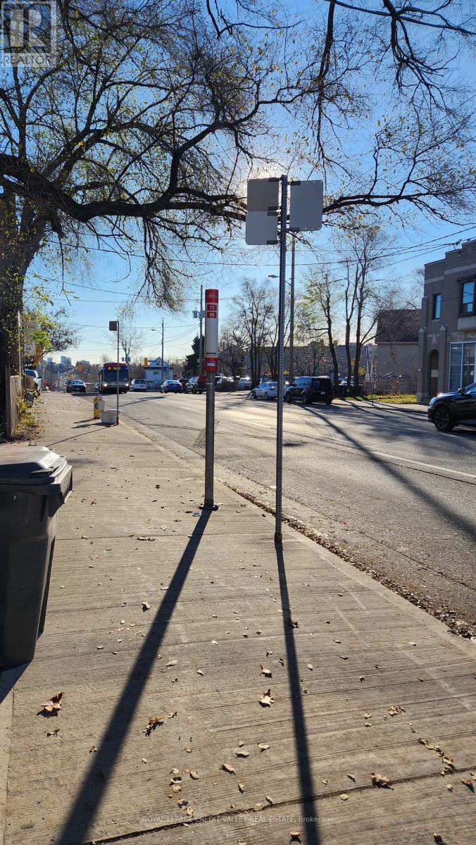 UPPER UNIT - 1017 WESTON ROAD, Toronto, Ontario