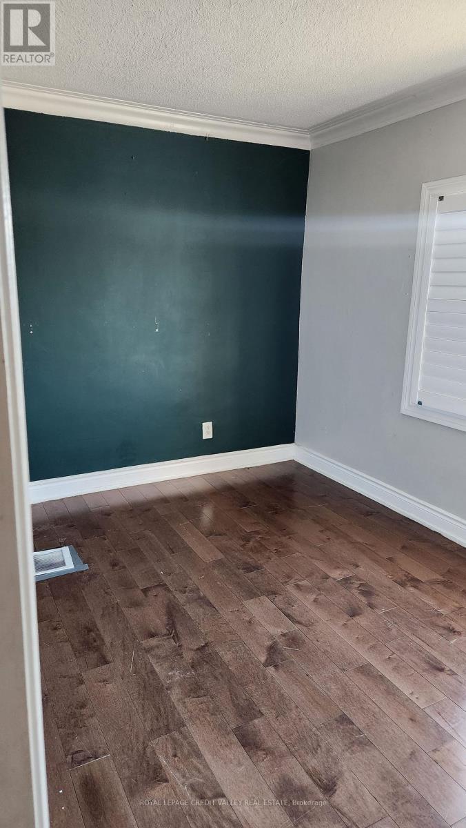 Upper Unit - 1017 Weston Road, Toronto, Ontario M6N 3R9 - Photo 15 - W12565612