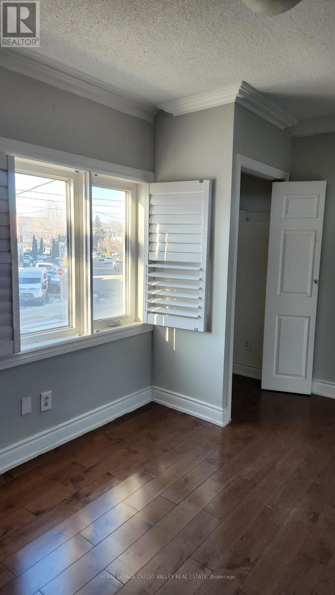 Upper Unit - 1017 Weston Road, Toronto, Ontario M6N 3R9 - Photo 16 - W12565612