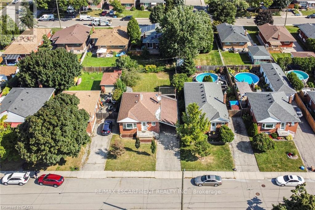 33 Alderney Avenue, Hamilton, Ontario  L9A 2A6 - Photo 3 - X12601256