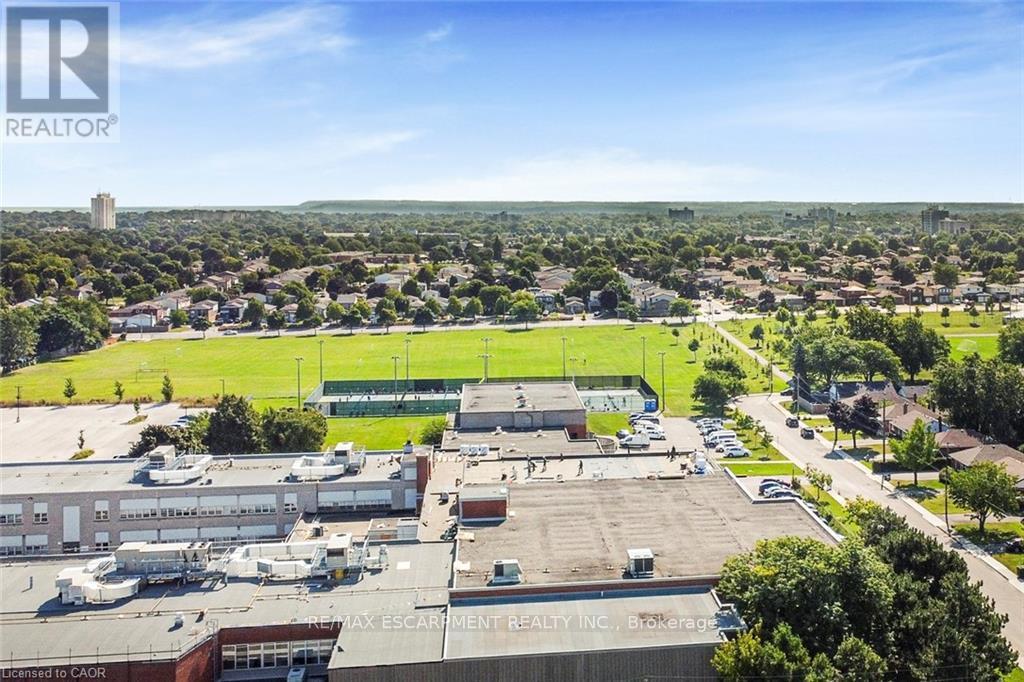 33 Alderney Avenue, Hamilton, Ontario  L9A 2A6 - Photo 4 - X12601256