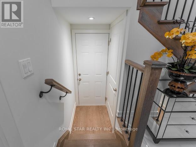 36 Shawbridge Court, Hamilton, Ontario  L8J 0M8 - Photo 7 - X12601330