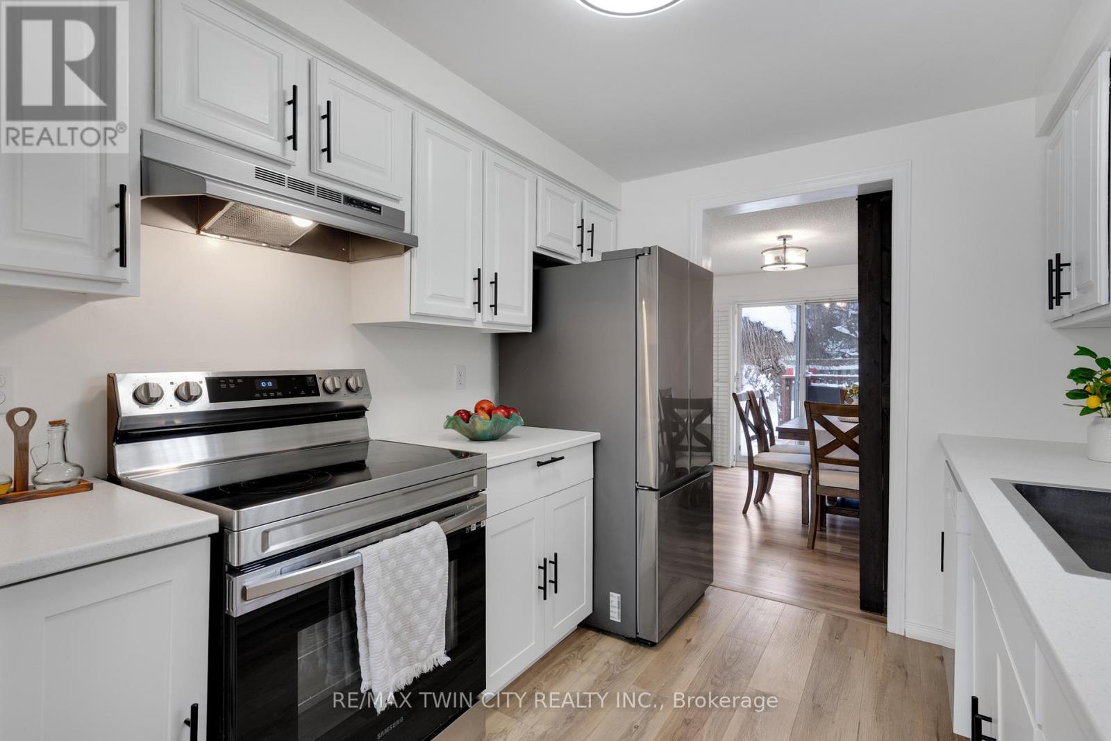 225 Thornbird Place, Waterloo, Ontario  N2T 2P1 - Photo 10 - X12601362