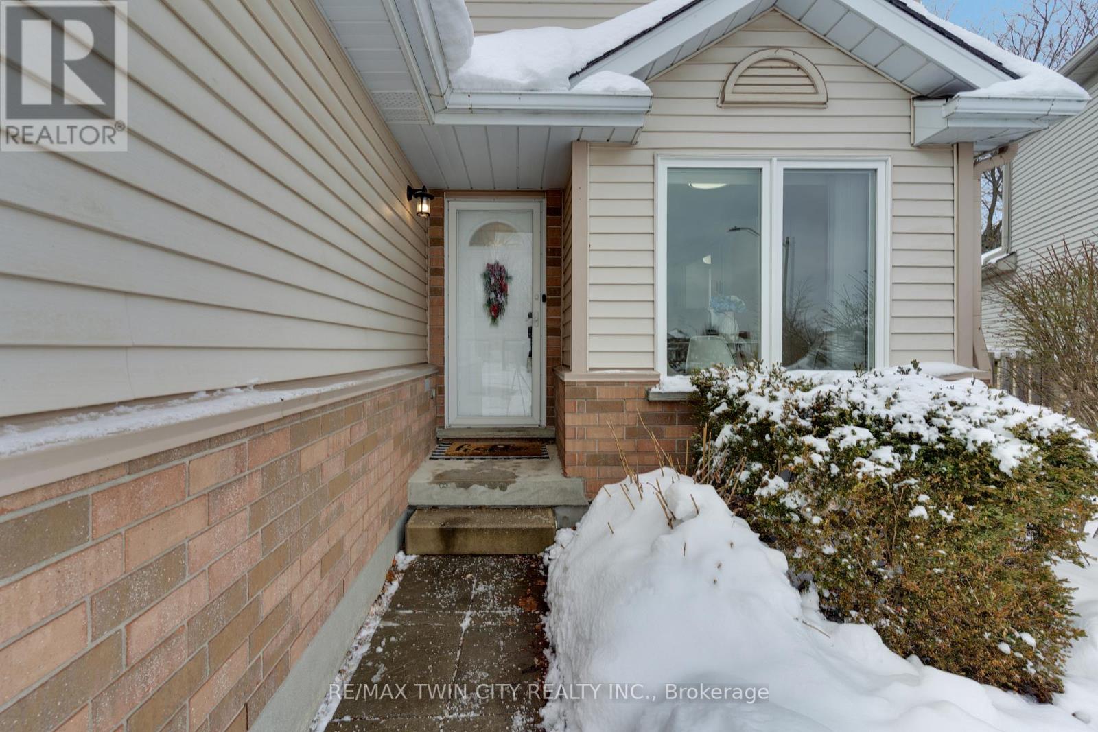 225 Thornbird Place, Waterloo, Ontario  N2T 2P1 - Photo 3 - X12601362