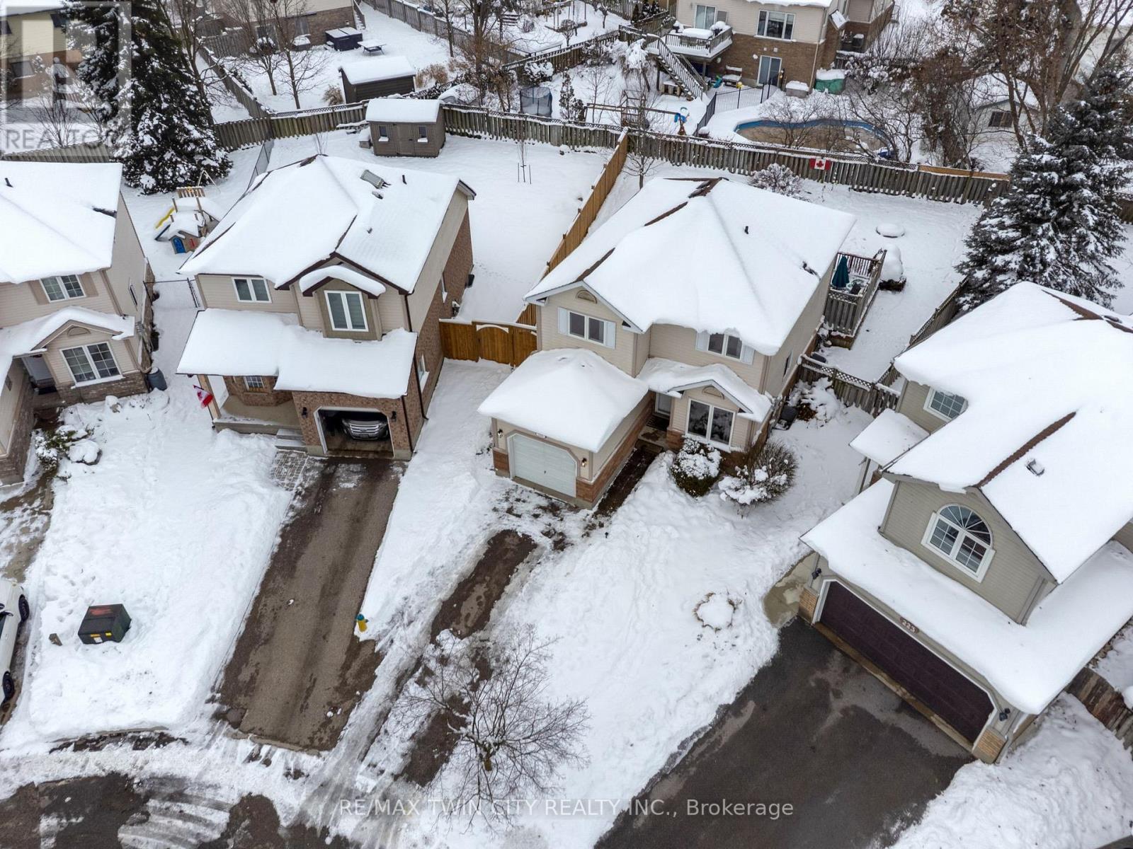 225 Thornbird Place, Waterloo, Ontario  N2T 2P1 - Photo 48 - X12601362