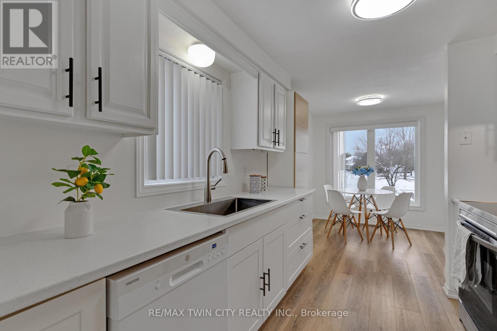 225 Thornbird Place, Waterloo, Ontario  N2T 2P1 - Photo 9 - X12601362