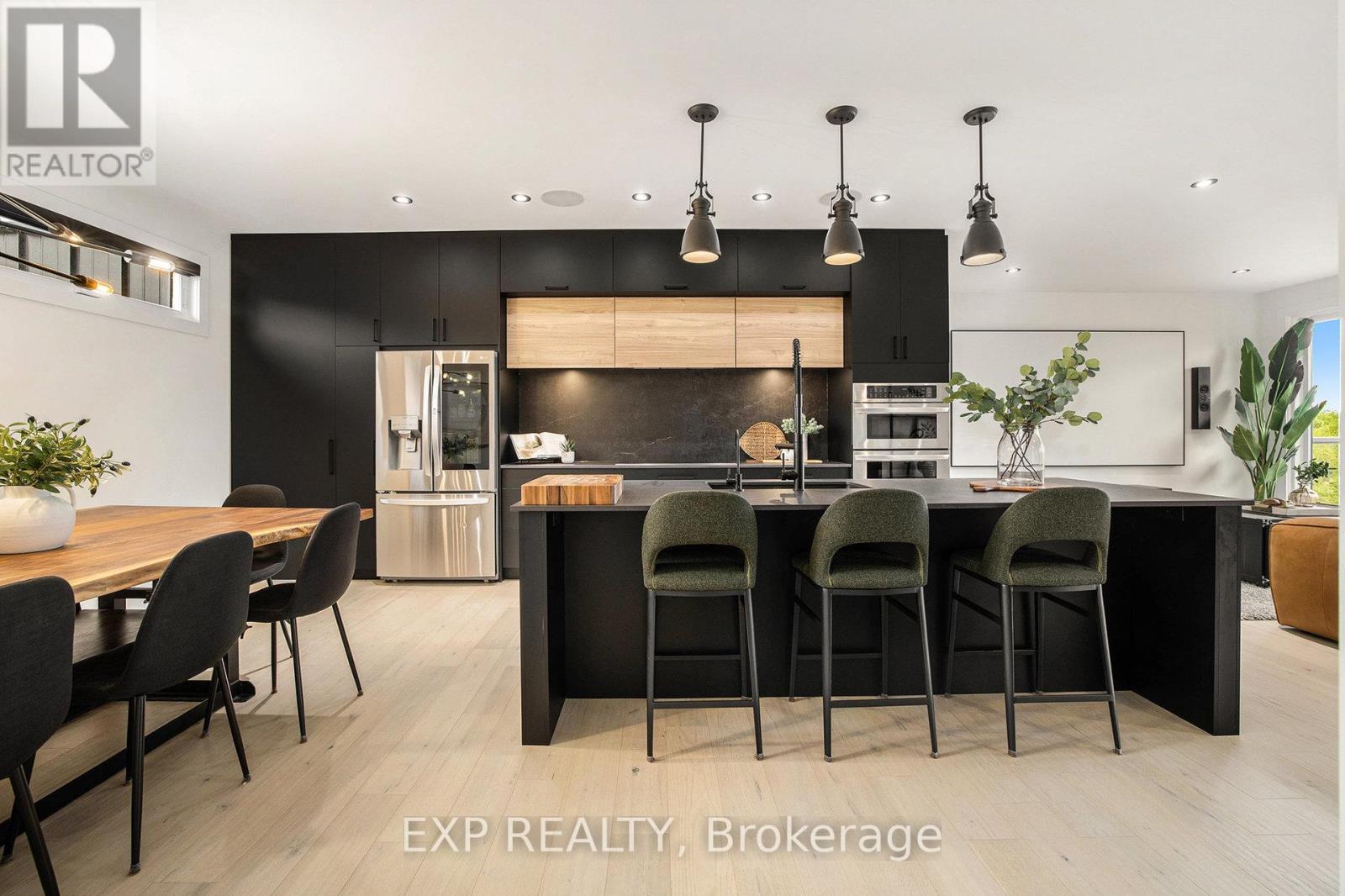 1056 Notre Dame Street, Russell, Ontario  K0A 1W0 - Photo 10 - X12601380