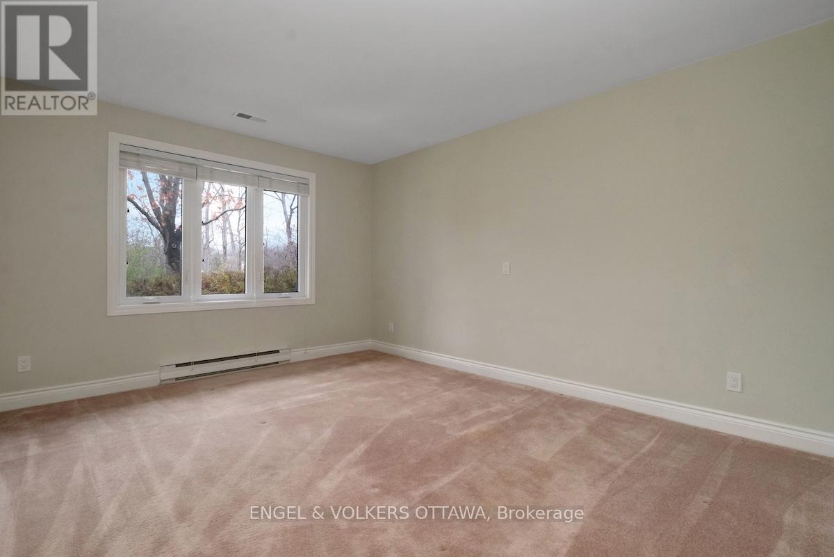 25 Bittern Court, Ottawa, Ontario  K1L 8K9 - Photo 33 - X12601440