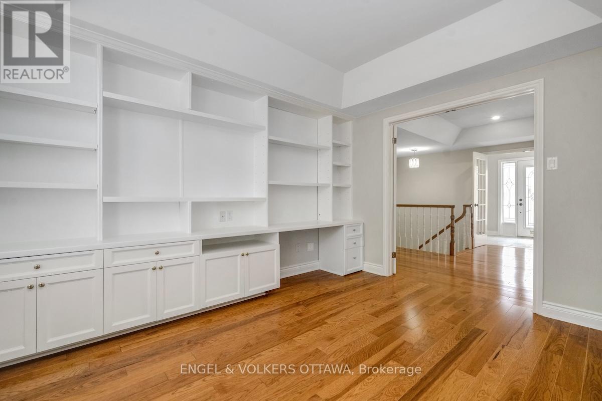 25 Bittern Court, Ottawa, Ontario  K1L 8K9 - Photo 6 - X12601440