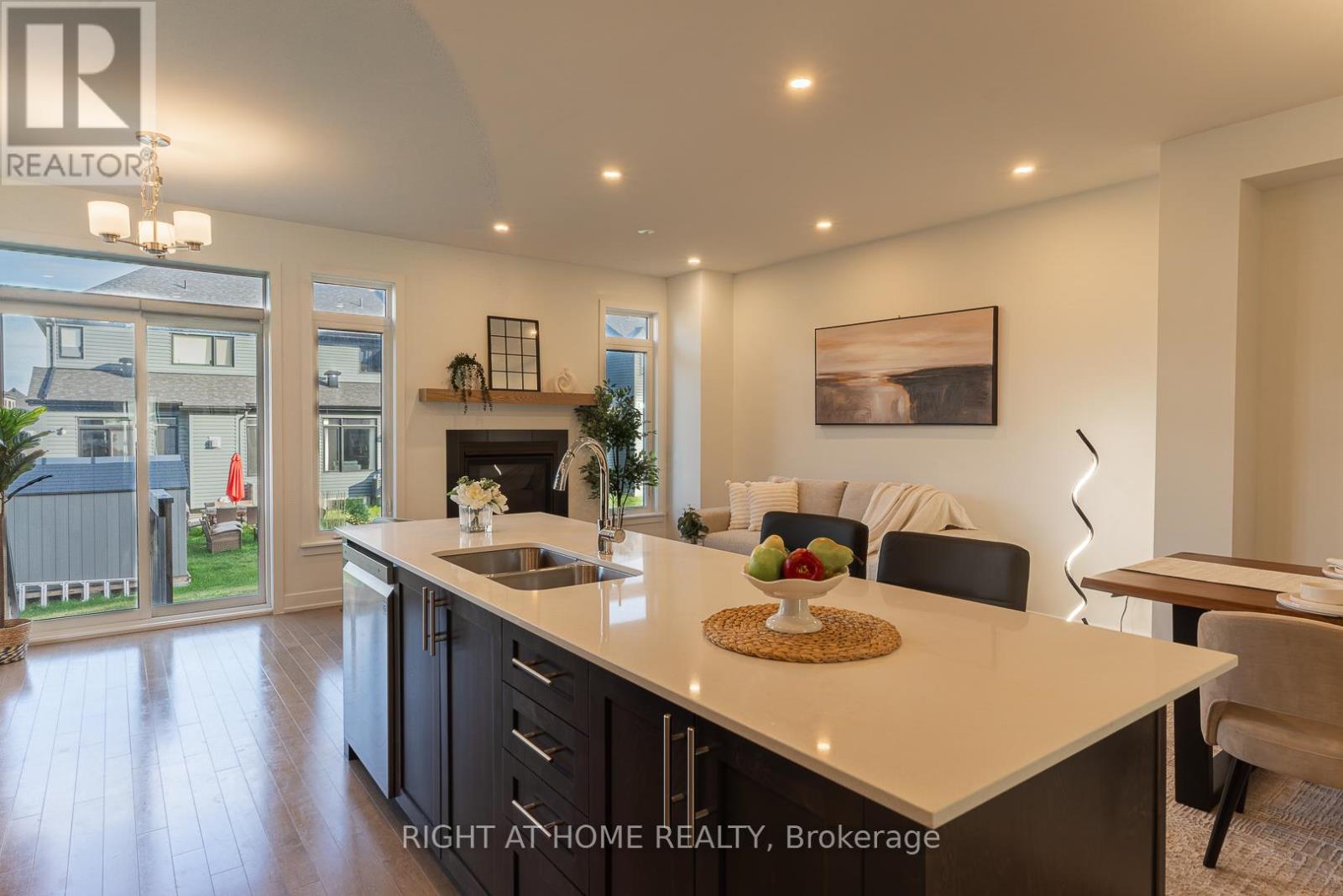 16 Nettle Crescent, Ottawa, Ontario  K1T 0W8 - Photo 5 - X12601470