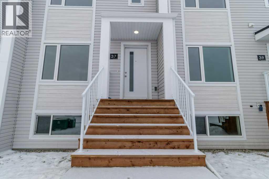 37 Louis Drive, Rural Red Deer County, Alberta T4E 3E5 - Photo 2 - A2272382