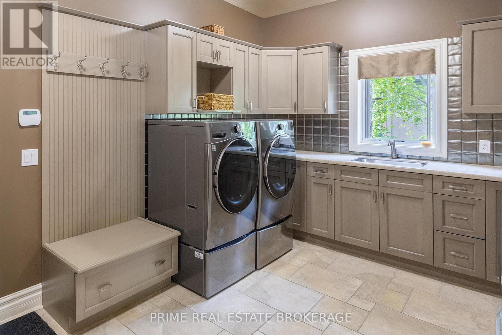 565 Eagletrace Drive, London North, Ontario  N6G 0E8 - Photo 41 - X12410777