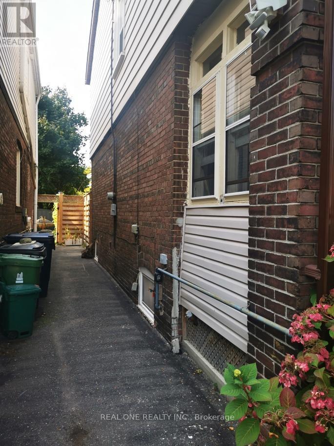 1 - 124 Malvern Avenue, Toronto, Ontario  M4E 3E5 - Photo 13 - E12601406