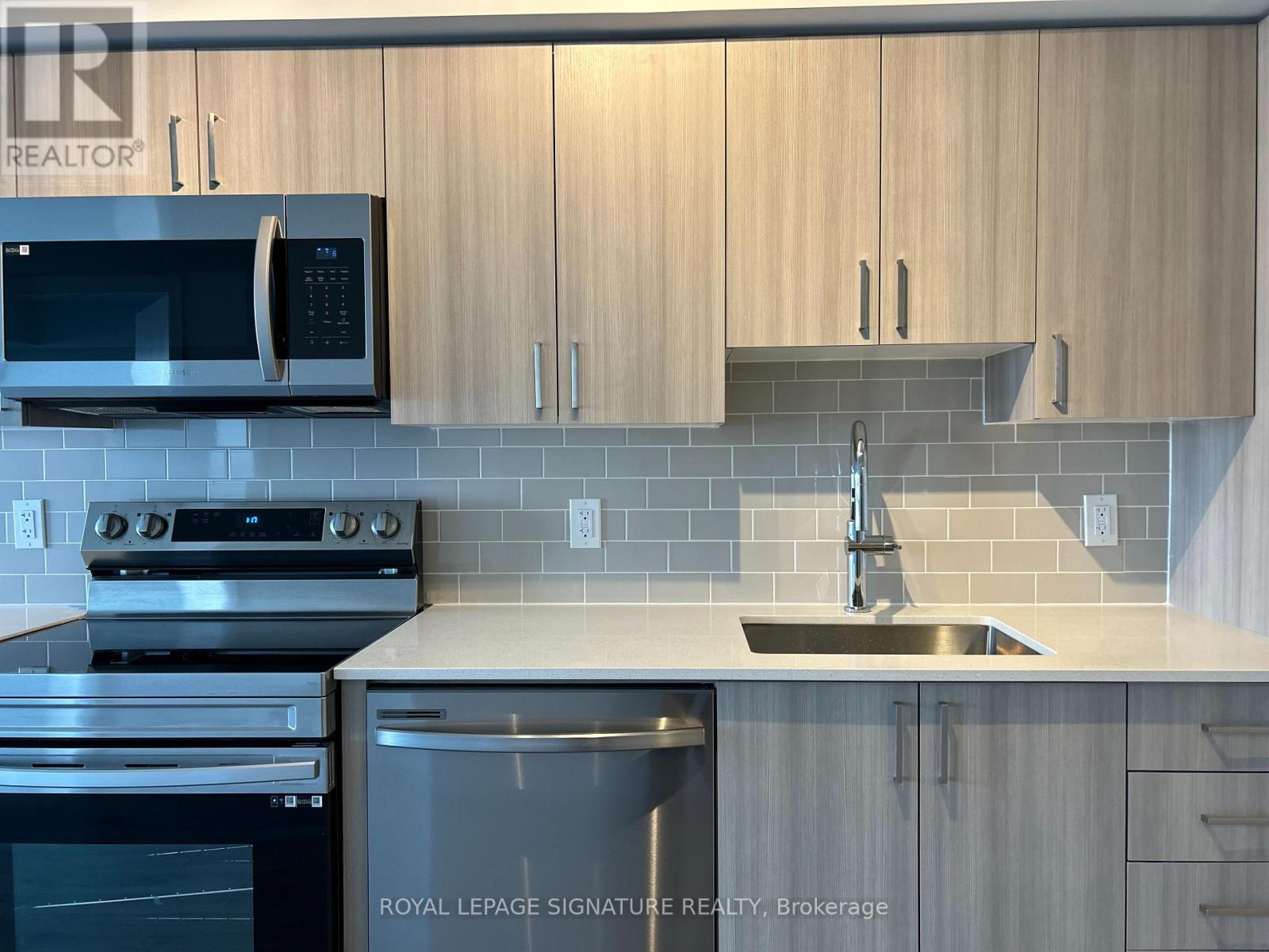 301 - 1455 Celebration Drive, Pickering, Ontario  L1W 1L8 - Photo 13 - E12601454