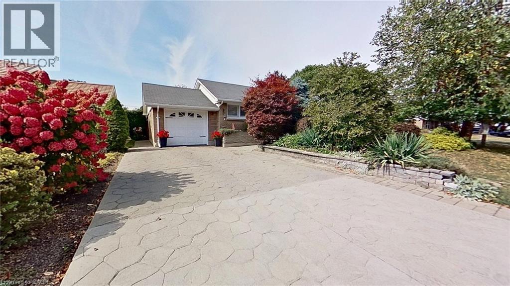 Photo 5 of 36 for 27 Hepburn Avenue