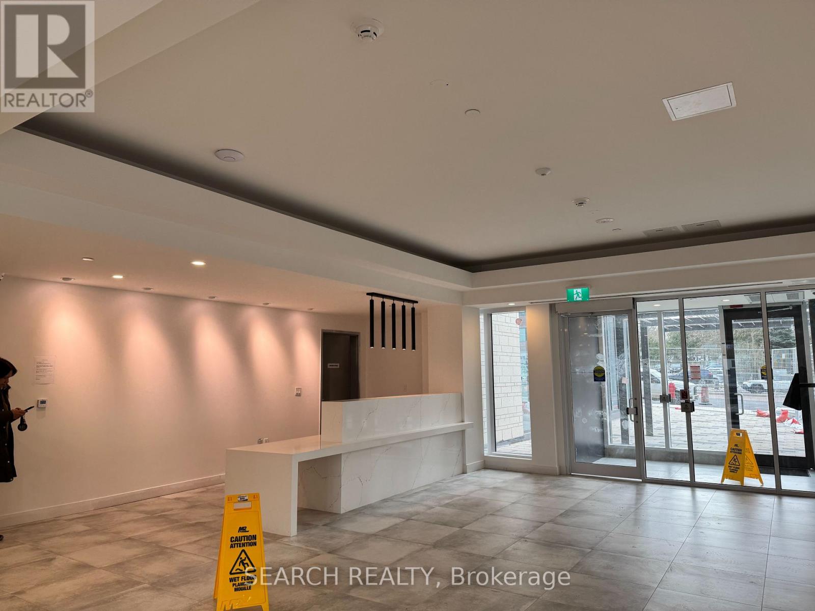 809 - 705 Davis Drive, Newmarket, Ontario  L3Y 0J2 - Photo 3 - N12601424