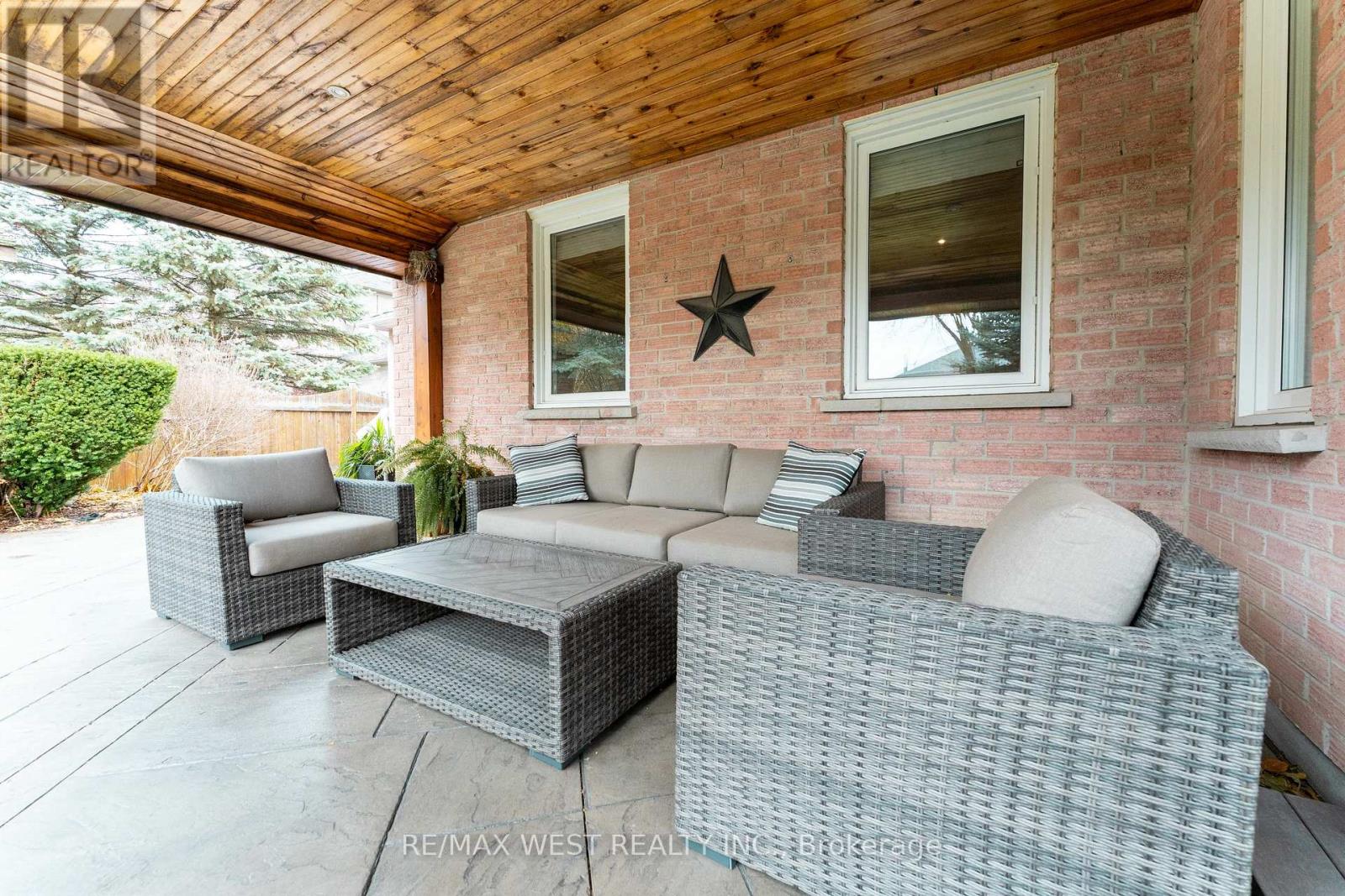 18 Harrowsmith Place, Richmond Hill, Ontario  L4E 2J9 - Photo 39 - N12601464