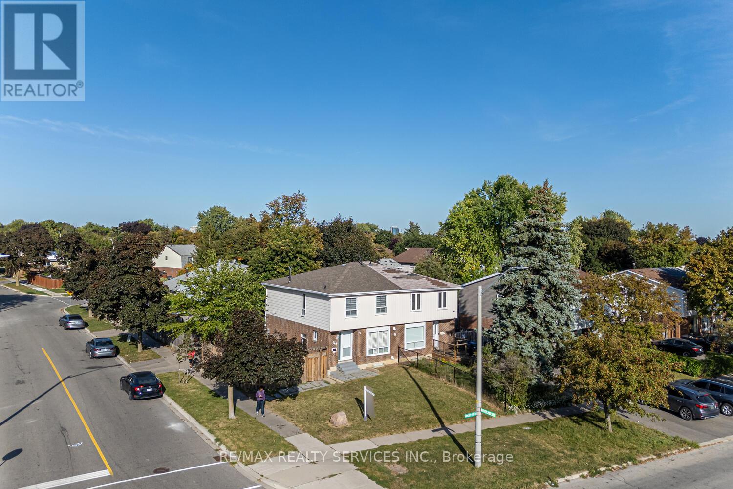 172 Hansen Road, Brampton (Madoc), Ontario  L6V 2G6 - Photo 3 - W12601384