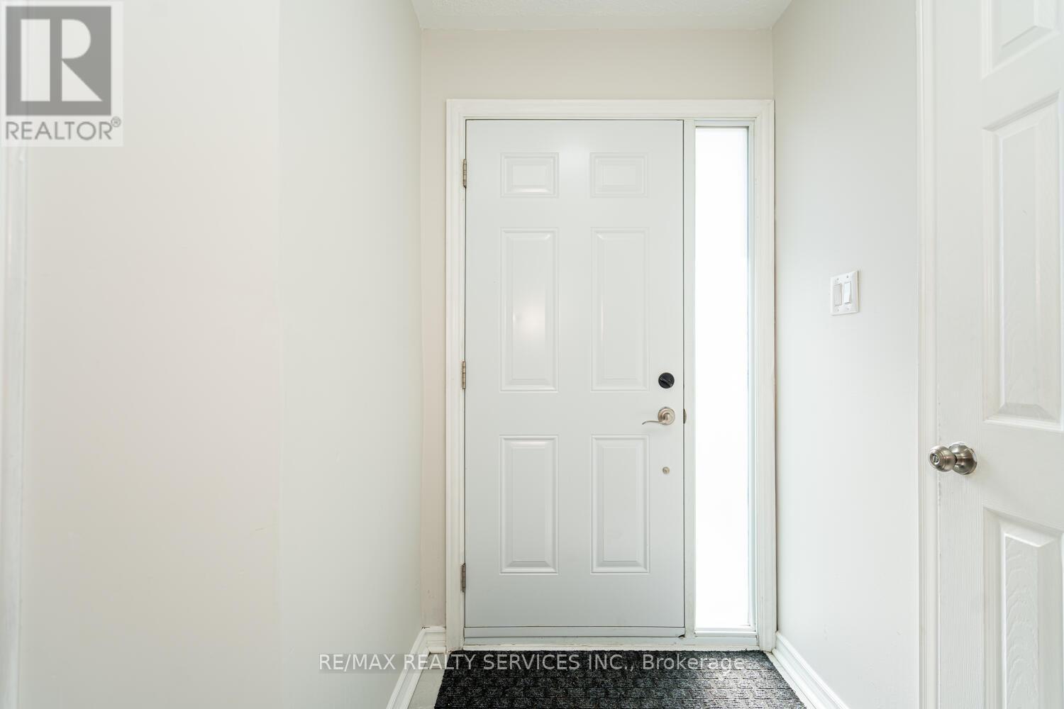 172 Hansen Road, Brampton (Madoc), Ontario  L6V 2G6 - Photo 6 - W12601384