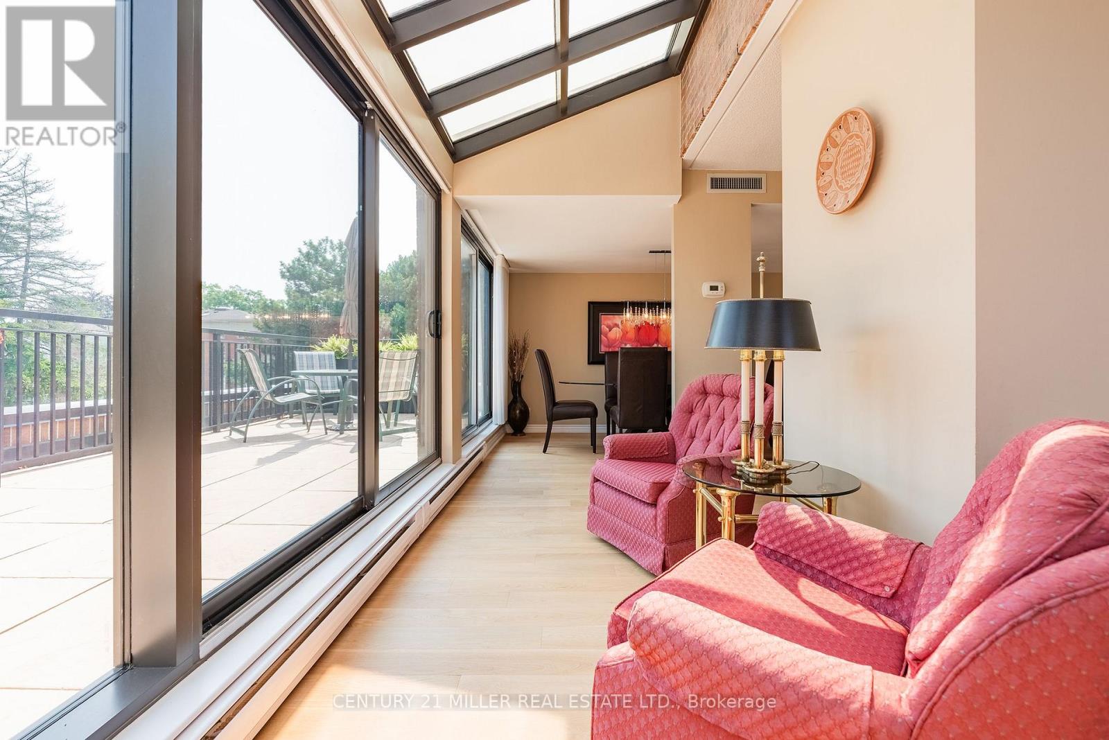 710 - 100 Lakeshore Road E, Oakville, Ontario  L6J 6M9 - Photo 11 - W12601410