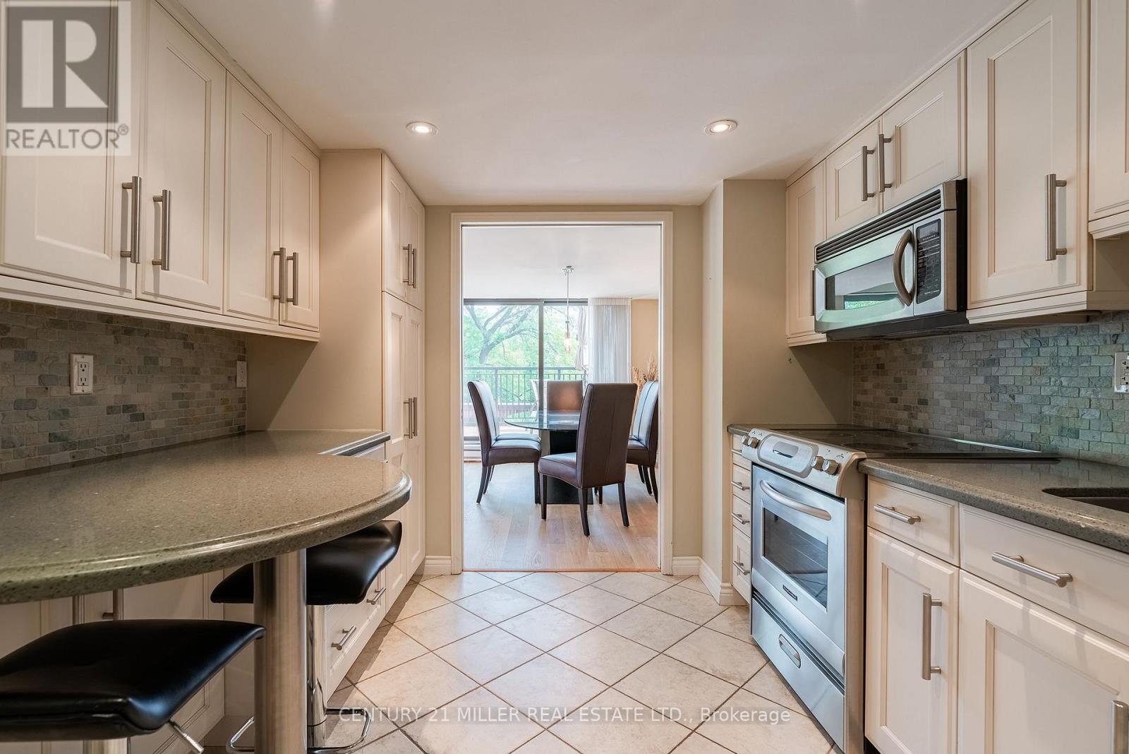 710 - 100 Lakeshore Road E, Oakville, Ontario  L6J 6M9 - Photo 15 - W12601410